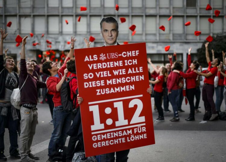 Lain kannattajia kampanjoimassa Zürichissa marraskuun alussa.