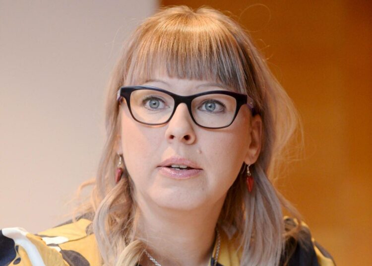 Vasemmistoliiton eduskuntaryhmän puheenjohtaja Aino-Kaisa Pekonen.