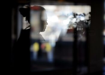 Erityisesti naisiin kohdistuvat väkivaltauhkaukset kaventavat naisten sananvapautta ja heikentävät sukupuolten tasa-arvoa.