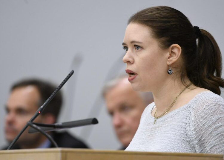 Vasemmistoliiton Anna Kontula varoitti liian yksioikoisesti kytkemään syrjäytymistä rasismin ja äärioikeiston kasvualustaksi.