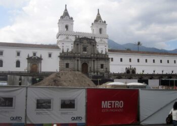Metrotyöt jouduttiin välillä keskeyttämään arkeologisten löytöjen vuoksi Ecuadorin pääkaupungin Quiton vanhan osan tärkeimmällä aukiolla Plaza de San Franciscolla.