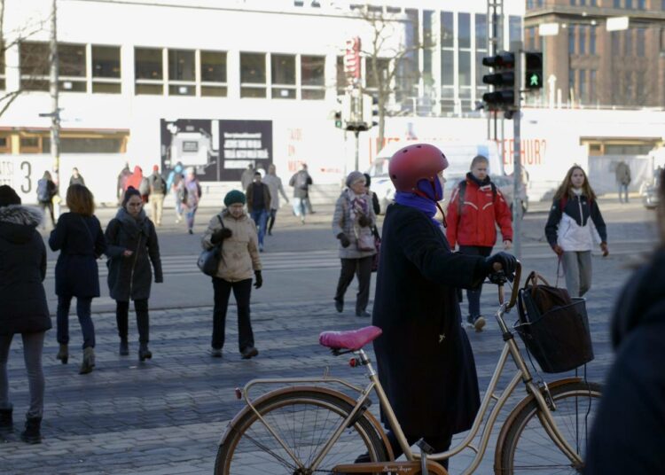 STTK:n tutkimuksen mukaan useampi kuin kolme viidestä haluaisi lyhentää työaikaansa, jotta työtä riittäisi useammalle.