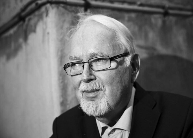 Oikeustieteen emeritusprofessori Antero Jyränki julkisti vuonna 2014 teoksen Kansa kahtia, henki halpaa – oikeus sisällissodan Suomessa.