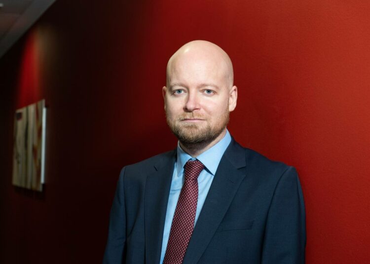 Jussi Saramo nousee Anderssonin tilalle myös hallituksen niin kutsuttuun viisikkoon, jonka muodostavat hallituksen keskeiset ministerit.