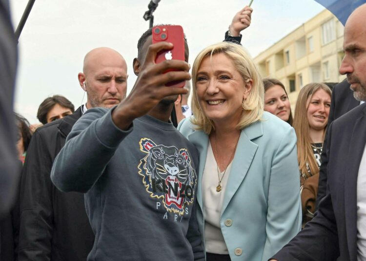 Marine Le Pen esiintyi empaattisena, kansan huolia kuuntelevana ehdokkaana.