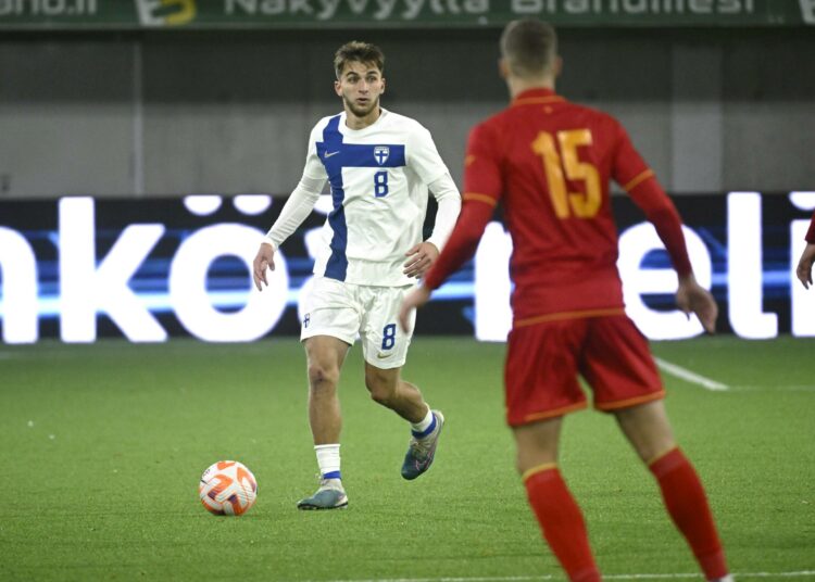 Adam Marhiev tuli puoliajalla vaihdosta sisään. Kuva syksyltä 2024 Suomen ja Montenegron välisestä karsintaottelusta.