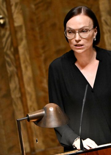 Keinovalikoimamme osoittaa, että julkista taloutta on mahdollista sopeuttaa ilman, että ihmisten hyvinvoinnista ja palveluista leikataan, sanoo vasemmistoliiton puheenjohtaja Minja Koskela.