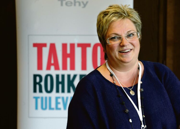 Jaana Laitinen-Pesola valittiin keskiviikkona jatkamaan Tehyn johdossa myös seuraavan nelivuotiskauden.