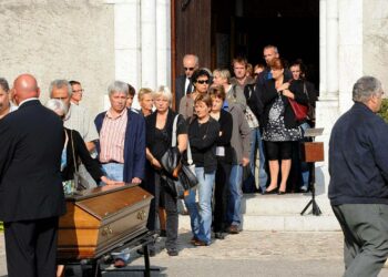 Yksi France Telecomin itsemurha-aallon uhreista haudattiin viime viikolla Vieugyssa.