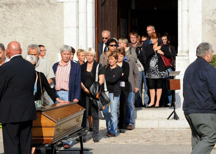 Yksi France Telecomin itsemurha-aallon uhreista haudattiin viime viikolla Vieugyssa.