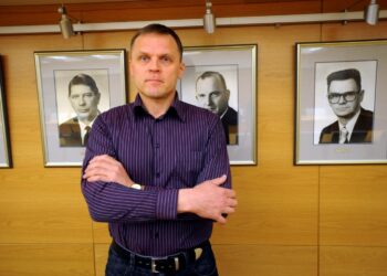 Rakennusliiton puheenjohtajan Matti Harjuniemen mukaan tavalliset asunnonostajat joutuvat hintakuplan maksajiksi.