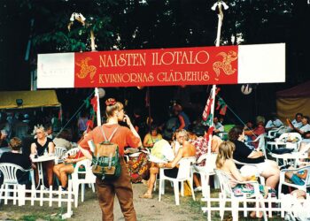 Vuonna 1995 Pohjoismaisessa Naisfoorumissa Turussa Vasemmistonaisten Ilotalo oli tapahtumien keskipiste, jossa kävi noin 10 000 ihmistä. Suomalaisten naisten ja miesten lisäksi siellä vieraili mm. kurdinaisia, Kiinan naisliiton naisia ja Nobelin rauhanpalkinnon saanut Rigoberta Menchu.