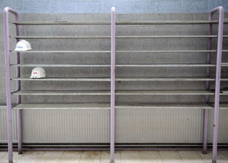 Laajaan rakennetyöttömyyteen luetaan pitkäaikaistyöttömät, toistuvaistyöttömät, työvoimapoliittisten toimien jälkeen työttömiksi palaavat ja toistuvasti näihin toimiin osallistuvat.