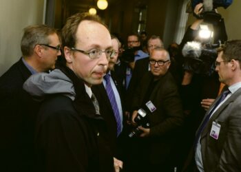 Jussi Halla-aho kannattajiensa inhoaman median ristitulessa viime viikon torstaina.