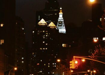 New Yorkin Empire State Buildingista sammutettiin valot maailmanlaajuisessa Earth Hour -tapahtumassa maaliskuun viimeisen päivän iltana.