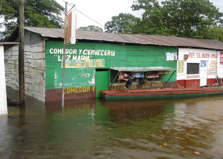 Rio la Pasión -joki tulvi syksyllä 2008.
