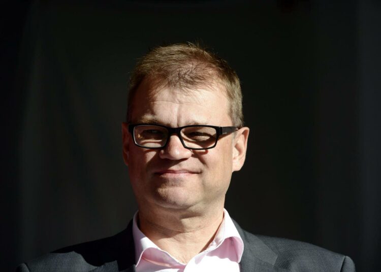 Keskustan puheenjohtaja Juha Sipilä puhui perjantaina Mikkelin torilla.