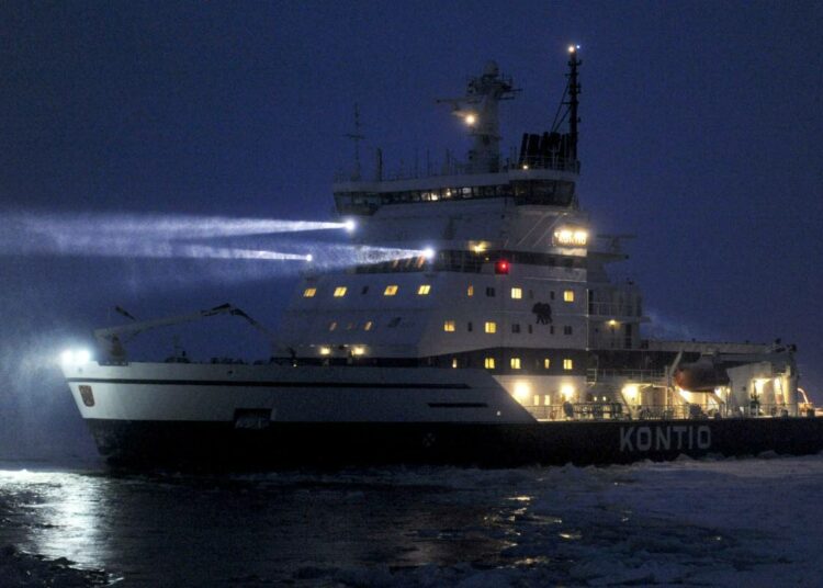 Liikennevirasto tilaa uuden jäänmurtajan Arctech Helsinki Shipyardilta. Kuvassa jäänmurtaja Kontio Perämerellä tammikuussa 2013.
