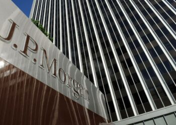 Investointipankkien johtoportaissa tienataan jälleen hyvin; finanssikriisi aiheutti vain pienen notkahduksen.
