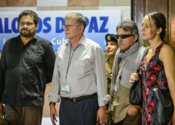 Naisilla on ollut merkittävä osa Kolumbian rauhanneuvotteluissa. Kaikki kuvan henkilöt ovat Farc-sissiarmeijan komentajia osallistumassa Havannassa käytyihin neuvotteluihin toukokuussa 2013.