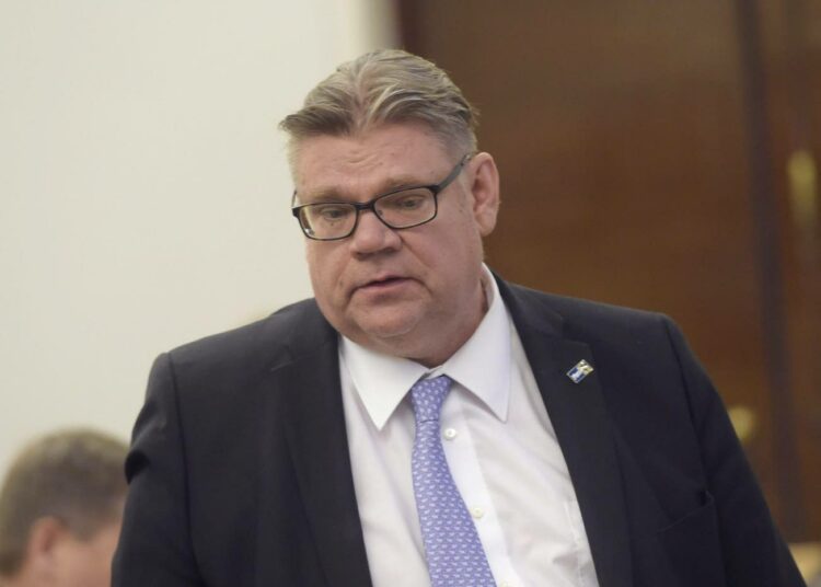 Mitä ulkoministeri Timo Soini aikoo tehdä hallintarekisterin torppaamiseksi?