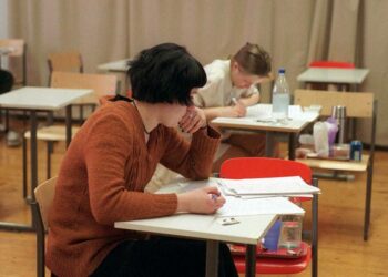 Vuonna 1997 ylioppilaskirjoitukset näyttivät tällaisilta Kallion ilmaisutaidon lukiossa Helsingissä.