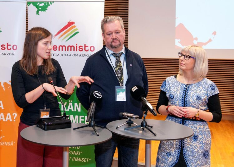 Li Andersson, Jari Myllykoski ja Aino-Kaisa Pekonen pyrkivät vasemmistoliiton puheenjohtajaksi.