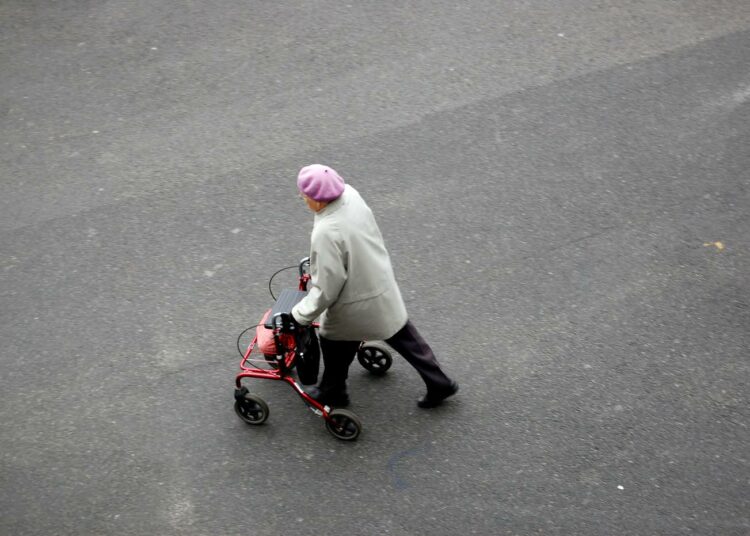 Vasemmistoliitossa kannatetaan vanhusten kotihoidon kehittämistä, mutta ei laitoshoidon leikkausten kustannuksella.