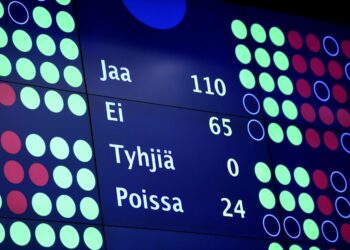 Eduskunta äänesti päivystysuudistuksen yhteydessä hallituksen luottamuksesta tiistaina. Hallitus sai eduskunnan luottamuksen äänin 110–65.