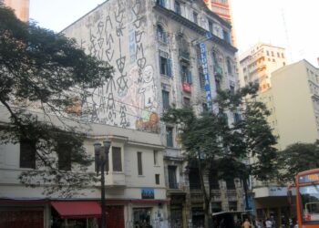 80 asunnotonta perhettä majailee yhä São Paulon keskustassa sijaitsevassa Hotel Columbiassa, jonka ne valtasivat seitsemän vuotta sitten rakennuksen jäätyä tyhjilleen