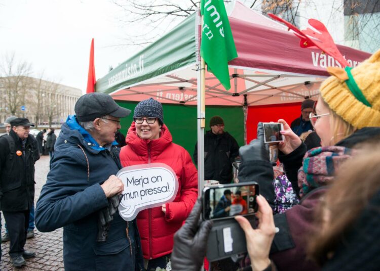 Matti Mäkelä nappasi yhteiskuvan Kyllösen kanssa Kiasman edustalla.