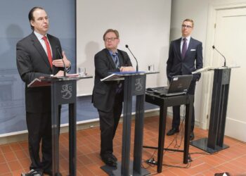 Ruotsin entinen valtiovarainministeri Anders Borg ja kokoomuksen tuleva kansanedustaja Juhana Vartiainen opettivat pääministeri Alexander Stubbille työlinjaa maaliskuussa 2015.