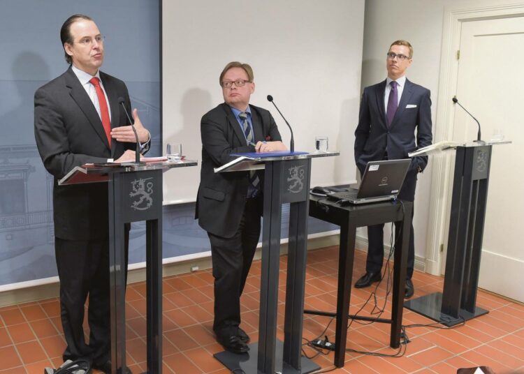 Ruotsin entinen valtiovarainministeri Anders Borg ja kokoomuksen tuleva kansanedustaja Juhana Vartiainen opettivat pääministeri Alexander Stubbille työlinjaa maaliskuussa 2015.