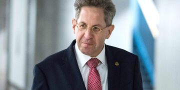 Hans-Georg Maassen antoi aineksia salaliittoteorioille.