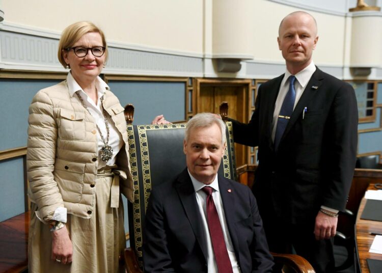 Ainakin vaalikauden ensimmäiset viikot eduskunnan puhemiehenä toimii SDP:n Antti Rinne. Toiseksi varapuhemieheksi valittiin kokoomuksen Paula Risikko ja ensimmäiseksi perussuomalaisten Juho Eerola.