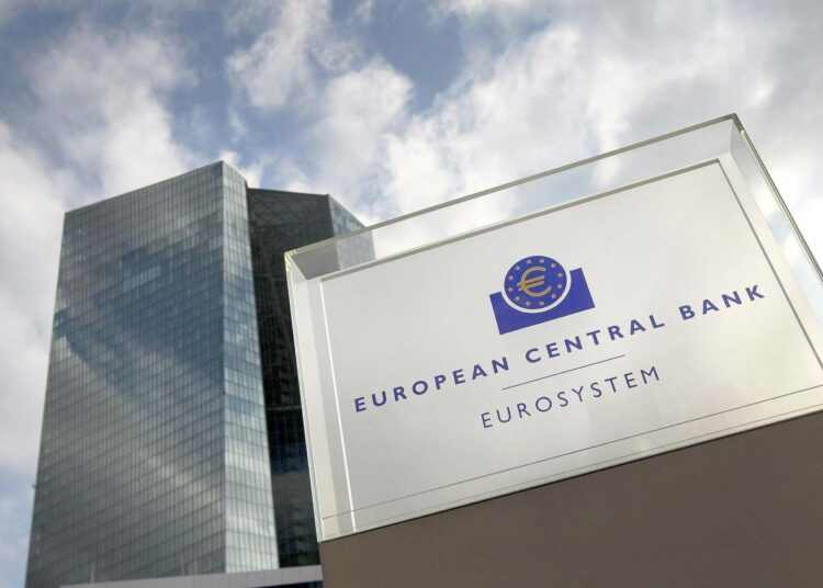 Euroopan keskuspankki aloitti uudelleen arvopaperien ostot markkinoilta, mutta sen rahapoliittisten toimien vaikutus on heikentynyt. Nyt kutsutaan poliitikkoja tekemään oma osansa.