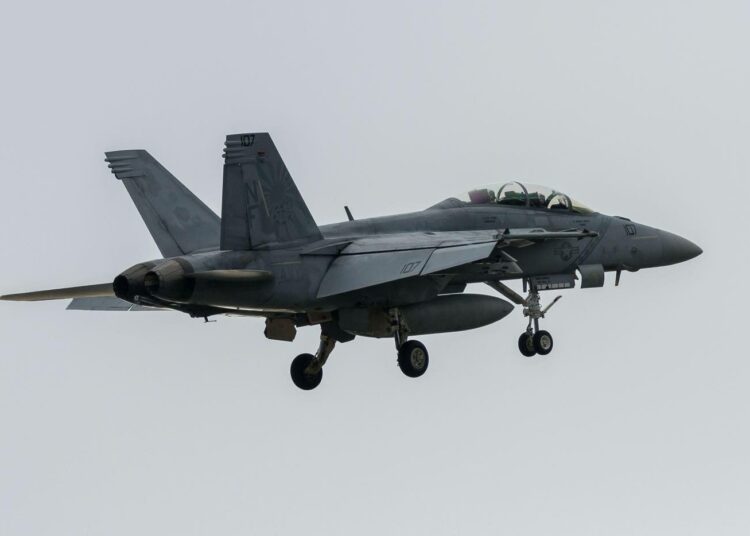 F/A-18F Super Hornet -hävittäjä.