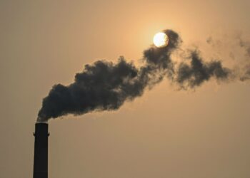 Globaalisti suunnitelmissa on tuottaa vuoteen 2030 mennessä 240 prosenttia enemmän hiiltä,   57 prosenttia enemmän öljyä ja 71 prosenttia enemmän kaasua kuin Pariisin ilmastosopimuksen 1,5 asteen lämpötilatavoite sallii.