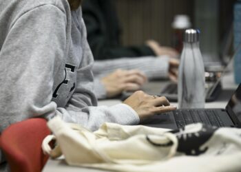 72 prosenttia opiskelijoista antaa hallituksen heihin vaikuttaville toimille huonon tai erittäin huonon arvosanan.