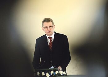 Keskustan lopullista katoamista suurten puolueiden joukosta on ? turhaan ? ennustettu vuosikymmeniä. Matti Vanhanen saattaa nyt olla se poliitikko, joka muuttaa ennusteen todeksi.