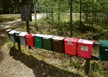 Kun uusi postipalvelulaki avaa postitoiminnan kilpailulle. Tämä saattaa heikentää palveluita maaseudulla, koska kilpailijoita kiinnostanevat vain kaupungit.