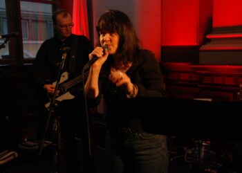 Tuula Amberla otti yleisönsä.