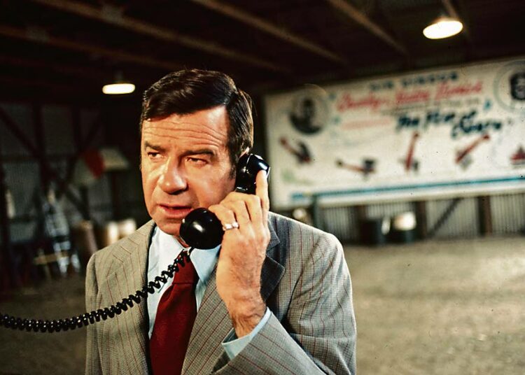 Tappakaa Charley Varrick on tiukka rikosjännäri pankkirosvoista, jotka ryöstä-vät tietämättään mafialle kuuluneen pikkupankin. Nimiosassa Walter Matthau.
