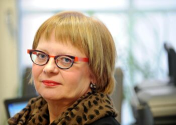 Palvelusetelijärjestelmä vakinaistetaan Helsingin strategiassa, mutta Sirpa Puhakka muistuttaa, että seteleistä päätetään lauta- ja johtokunnissa.