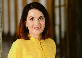 Uusi ympäristöministeri Sanni Grahn-Laasonen aikoo ”joustavoittaa” lupaprosesseja.