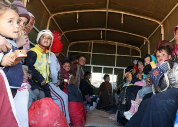 Syyriasta Jordaniaan saapuneita pakolaisia Ruwaishedin kaupungin lähellä.