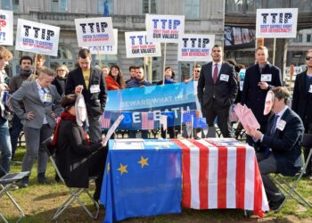 Vapaakauppasopimus TTIP:n vastainen mielenosoitus Brysselissä helmikuussa.