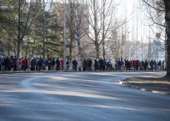 Leipäjonossa näkyy suomalainen vähävaraisuus.