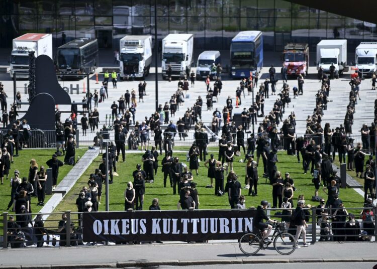 Turvaväleistä pidettiin huolta Mitta on täysi -mielenilmauksessa.