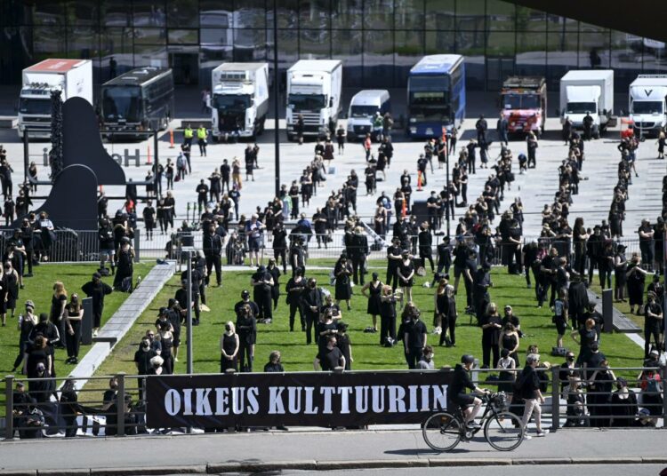 Turvaväleistä pidettiin huolta Mitta on täysi -mielenilmauksessa.